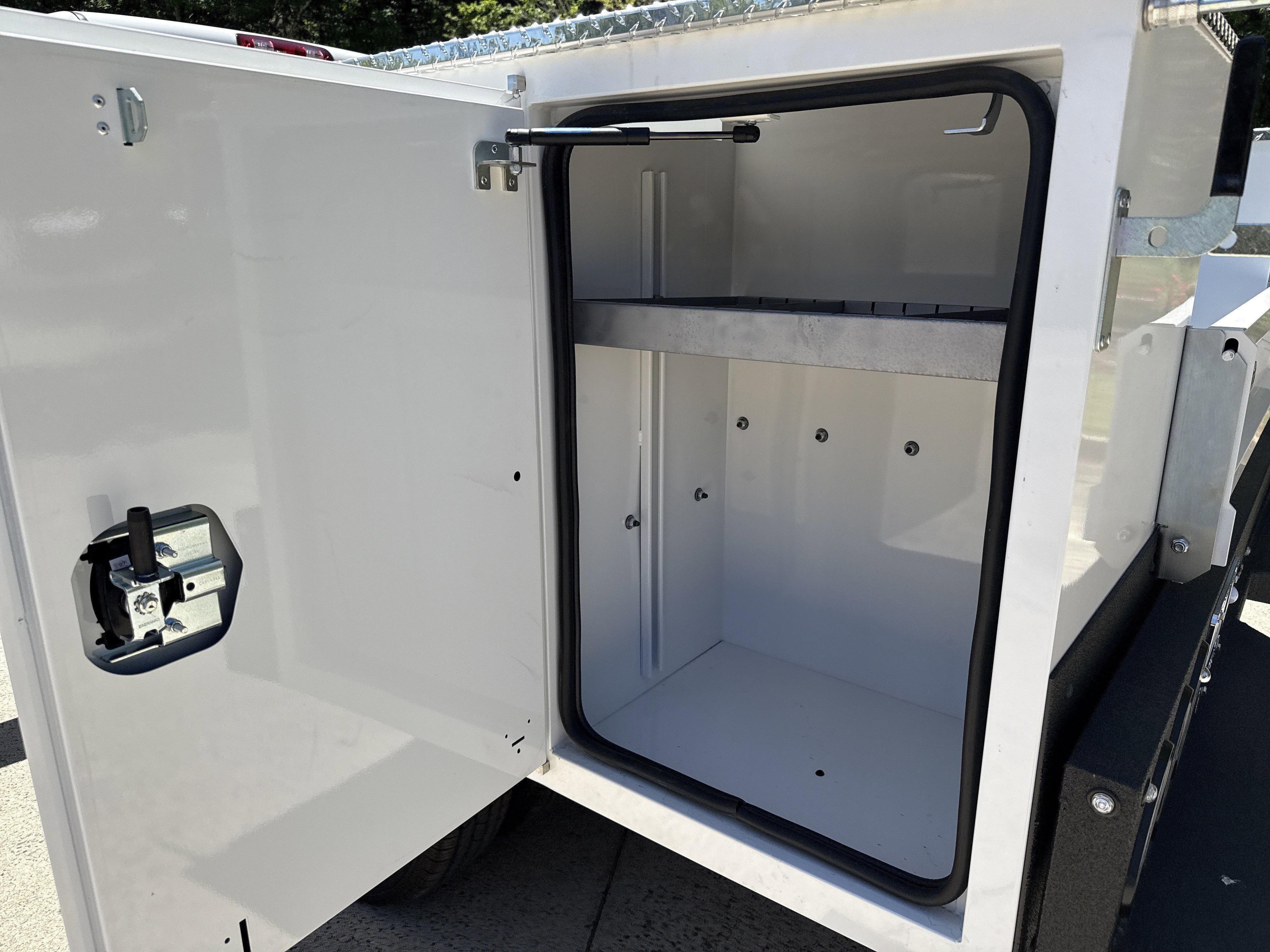 New 2026 Bright White Clear-Coat Exterior Paint RAM Tradesman image 22