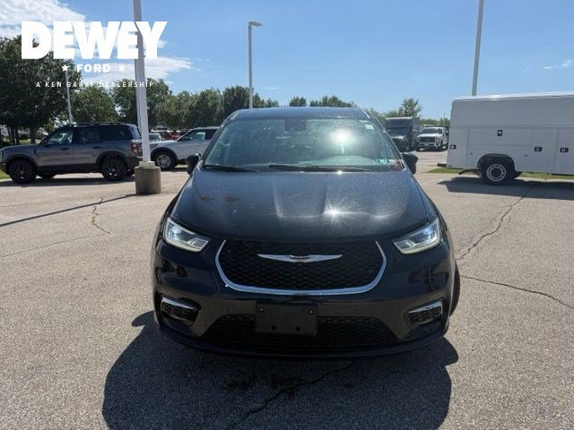 Used 2023 Brilliant Black Crystal Pearlcoat Chrysler Touring L image 3