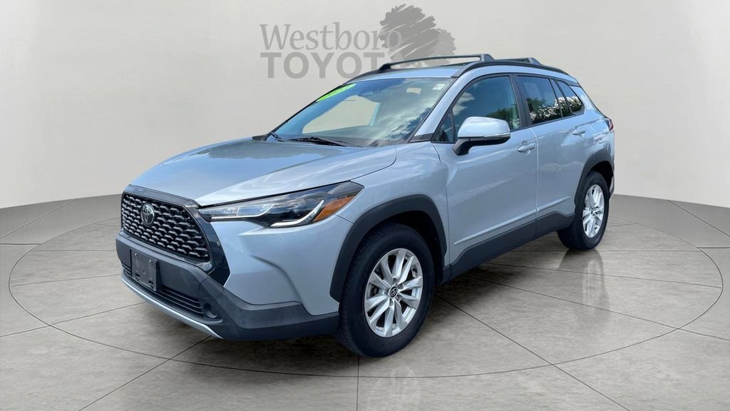 Used 2023 Silver Toyota LE image 3