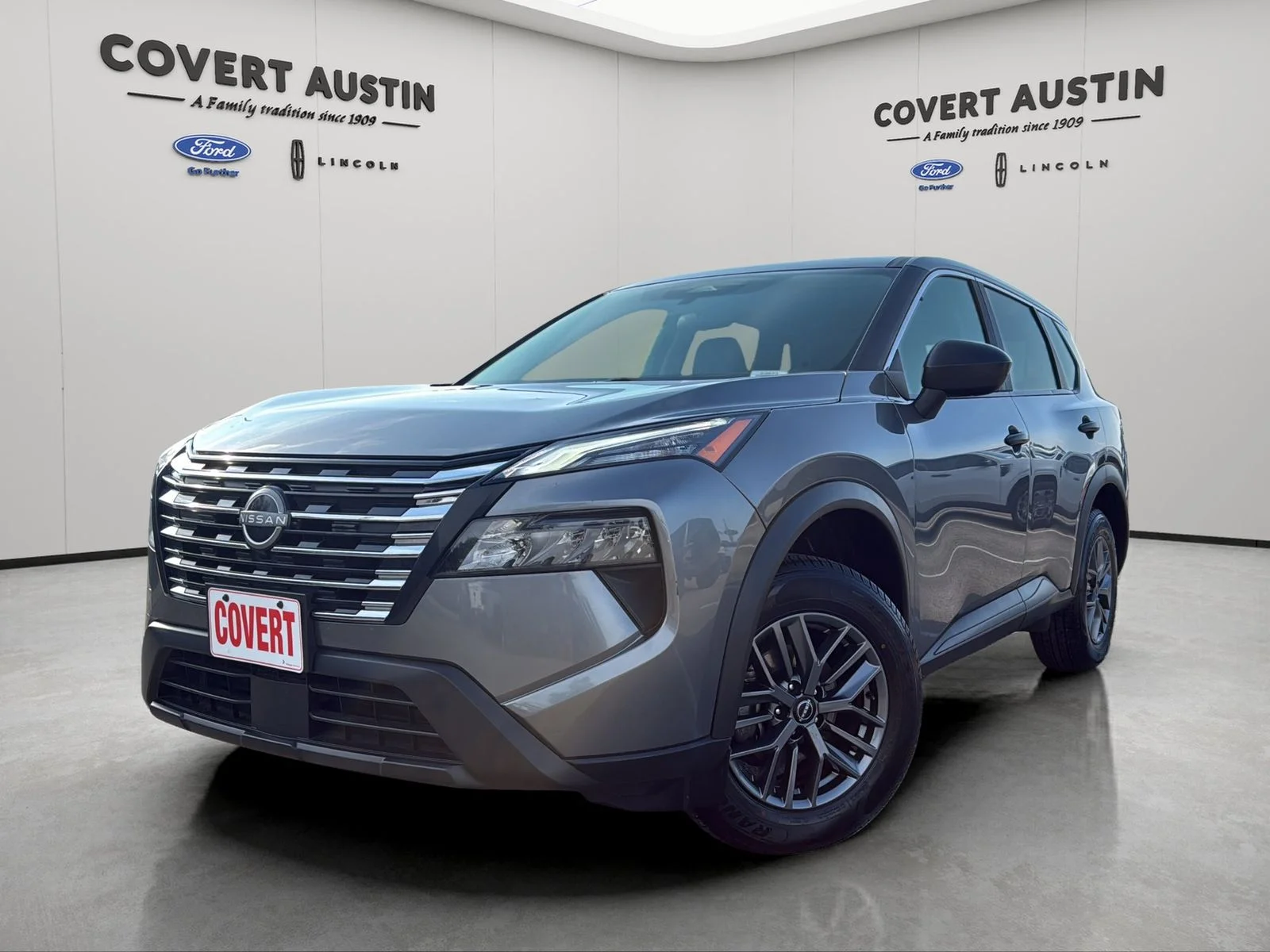 Used 2024 Gray Nissan S image 1