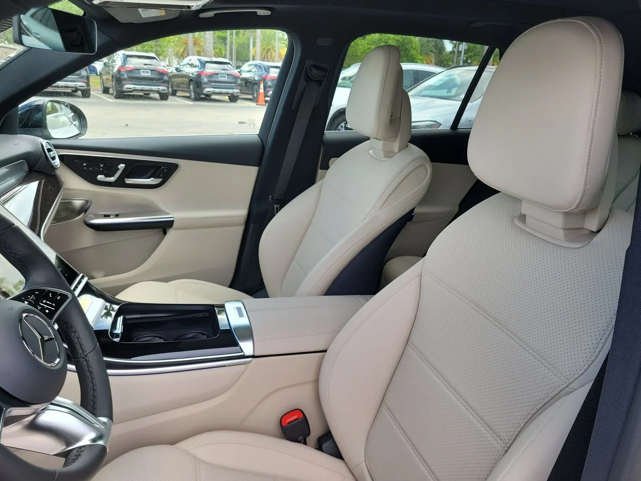 New 2027 Black Mercedes-Benz GLC 300 image 22
