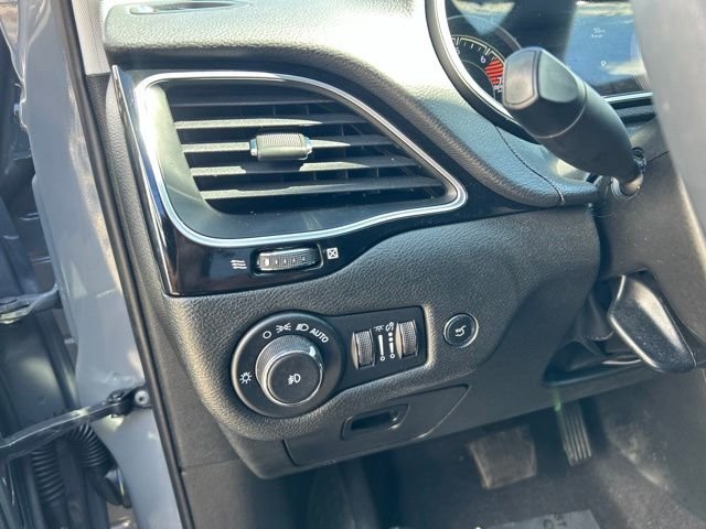 Used 2023 Gray Jeep Altitude image 20