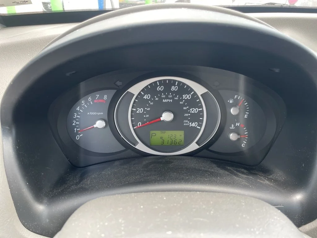 Used 2008 Silver Hyundai GLS image 9