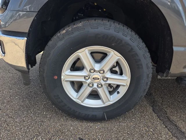 New 2026 Carbonized Gray Metallic Ford XLT image 22