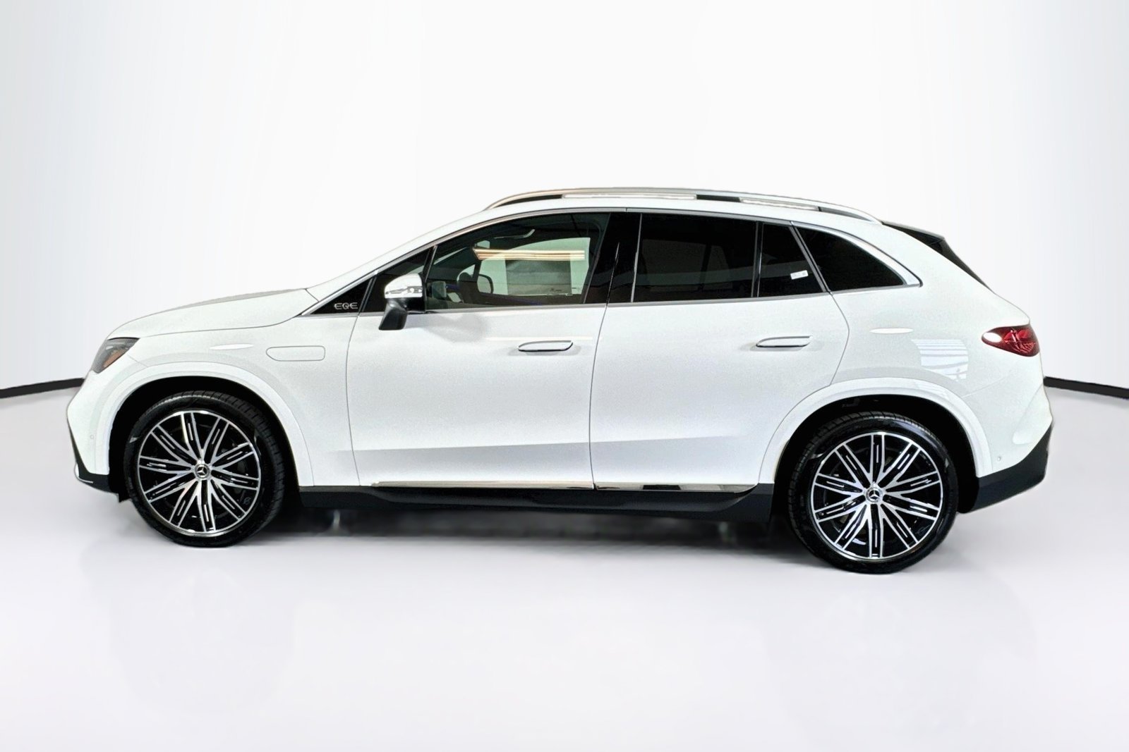 New 2027 Polar White Mercedes-Benz EQE 320+ image 8