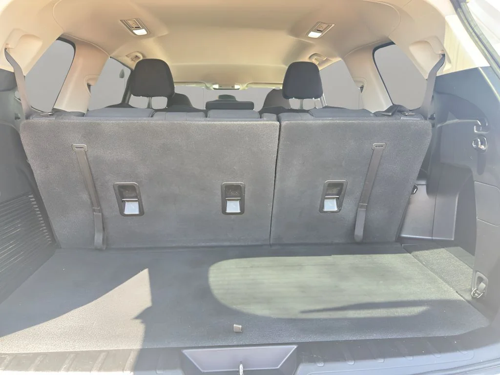 Used 2022 Crystal White Pearl Subaru Premium image 17