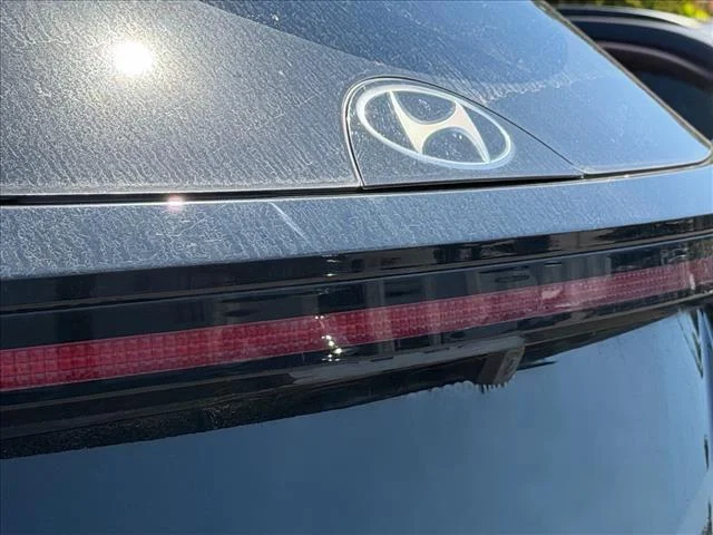 Used 2023 Phantom Black Hyundai SEL image 6