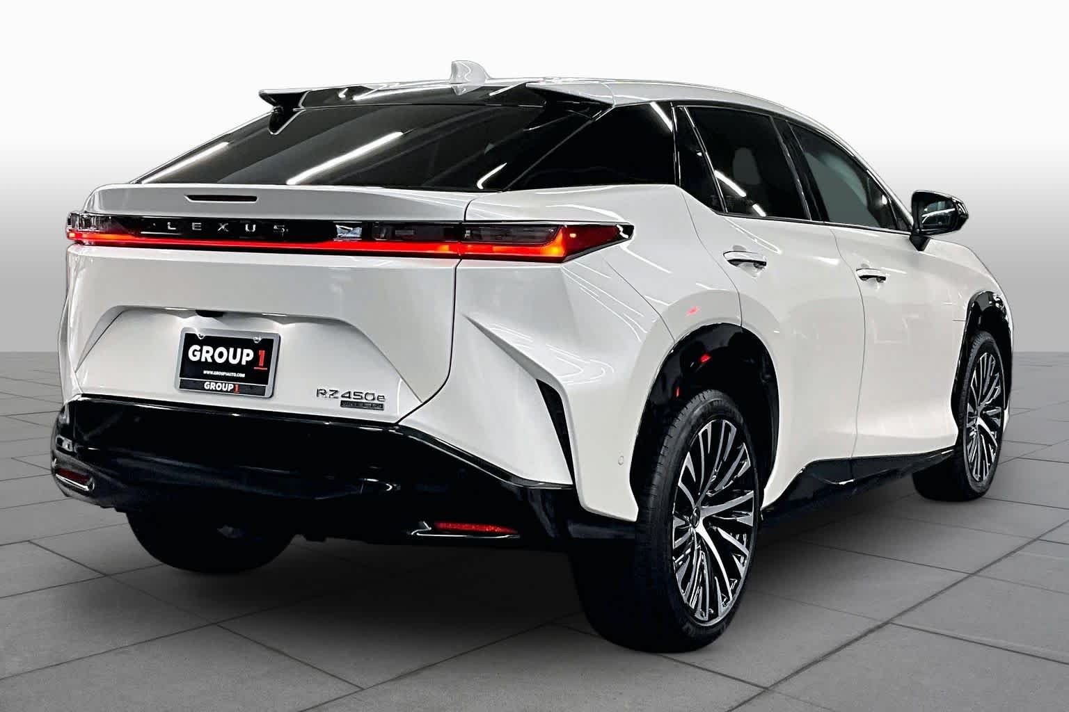 Certified Used 2023 EMINENT WHITE PEARL Lexus Luxury image 13