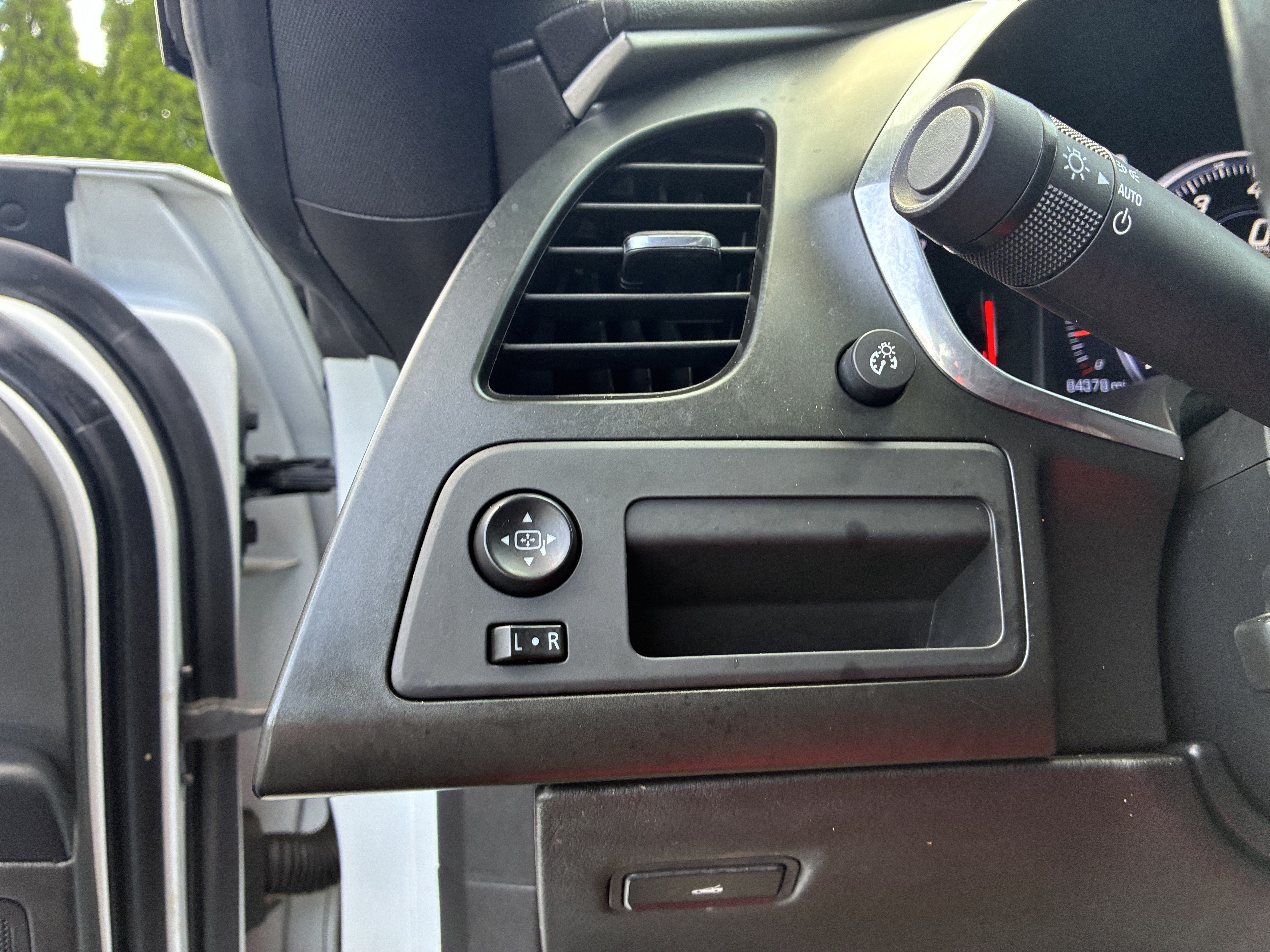 Used 2019 Arctic White Chevrolet 1LT image 20