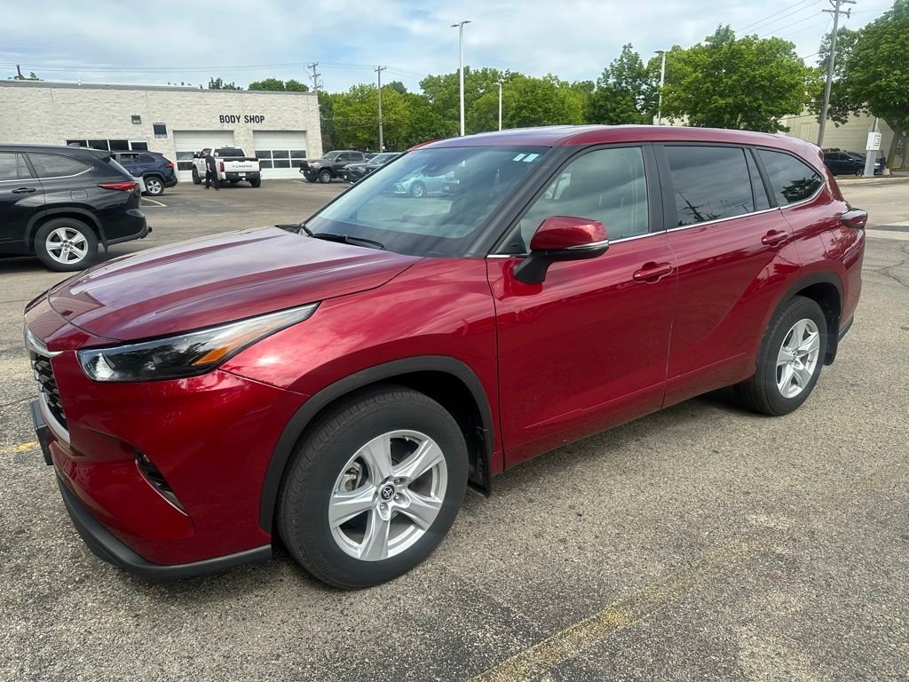 2024 Toyota Highlander LE AWD's photo