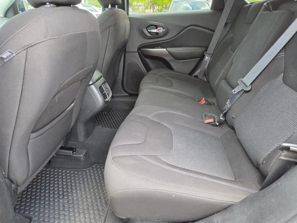 Certified Used 2019 Diamond Black Crystal Pearlcoat Jeep Latitude image 22