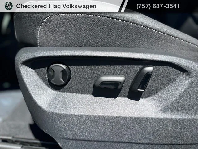 New 2026 White Volkswagen 2.0T SE w/Technology image 24