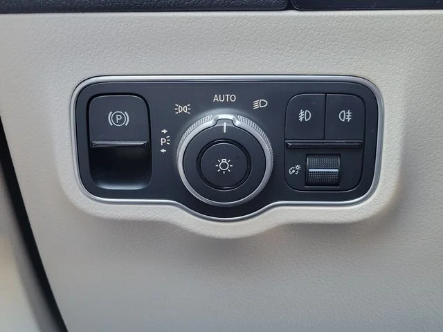 Used 2025 White Mercedes-Benz GLA 250 image 27