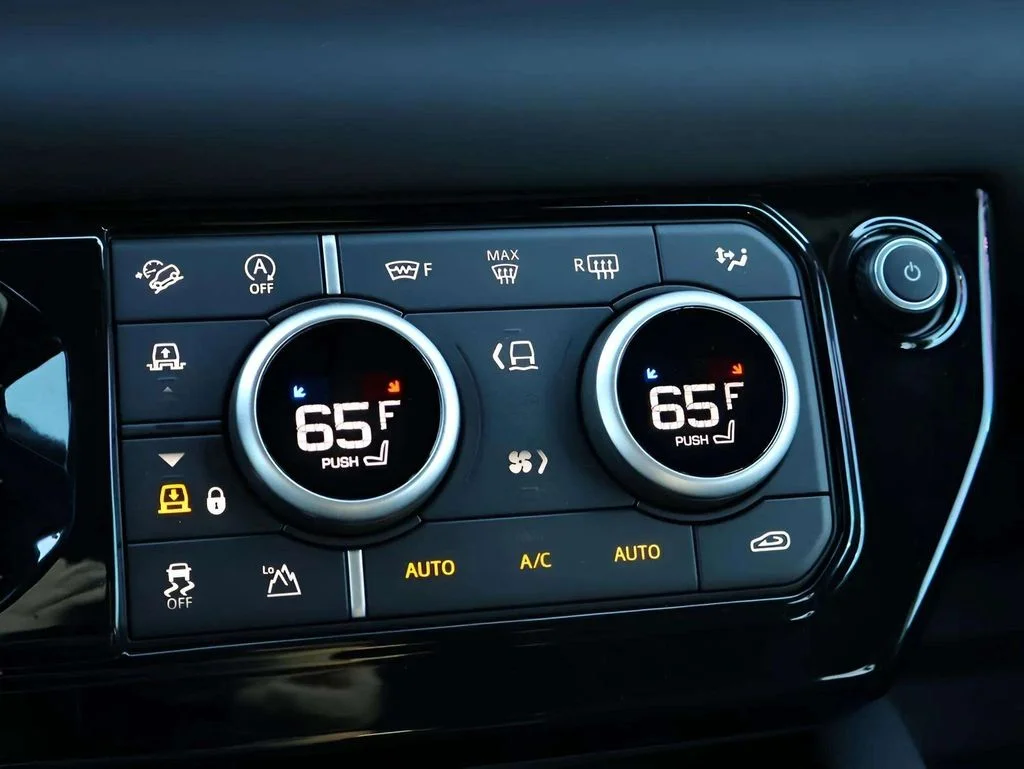 2024 Land Rover Defender X-Dynamic SE - Photo 23