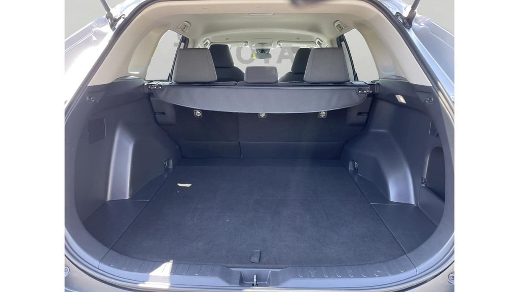2024 Toyota RAV4 XLE - Photo 9