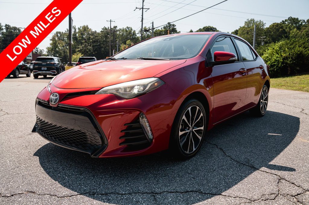 Used 2019 Barcelona Red Metallic Toyota SE image 3