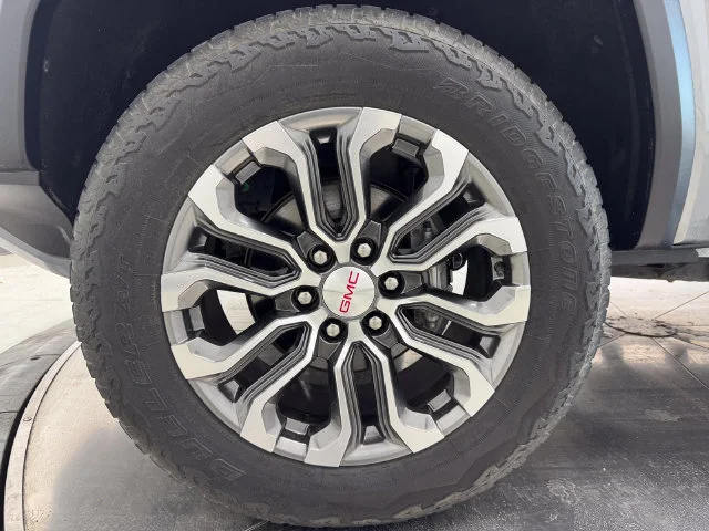 Used 2023 Sterling Metallic GMC Denali image 10