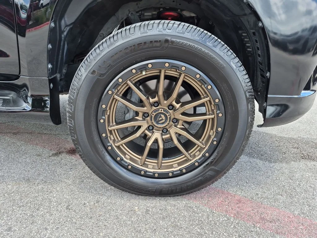 Used 2020 Black Lexus 460 image 13