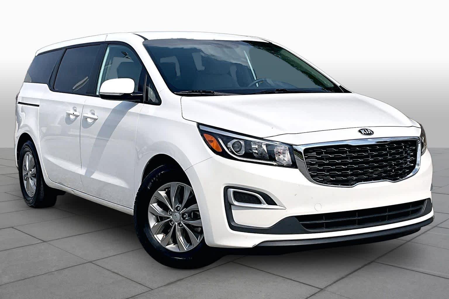 Used 2021 Snow White Pearl Kia LX image 3