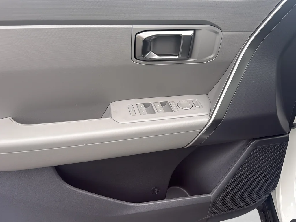 New 2027 Snow White Pearl Kia LX image 26