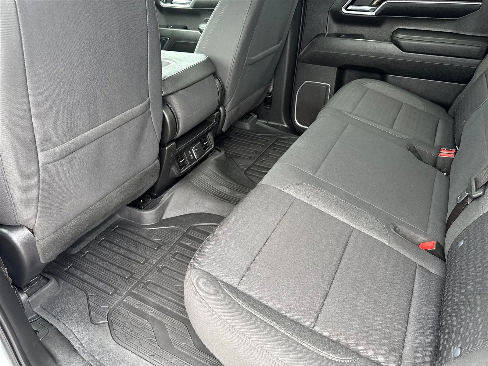 Used 2023 Summit White GMC SLE image 31
