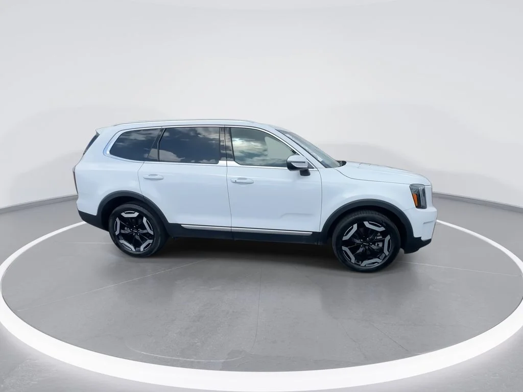 Used 2024 White Kia EX image 9