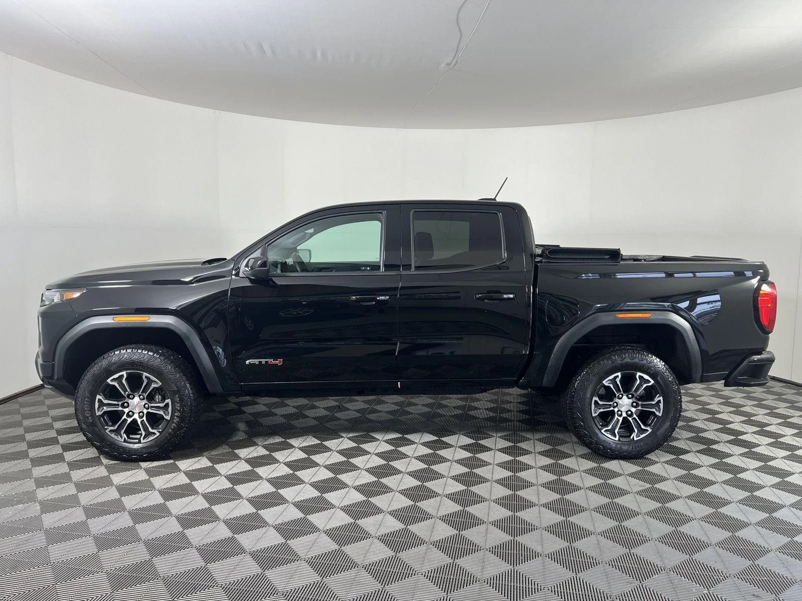 Used 2024 Onyx Black GMC AT4 image 27