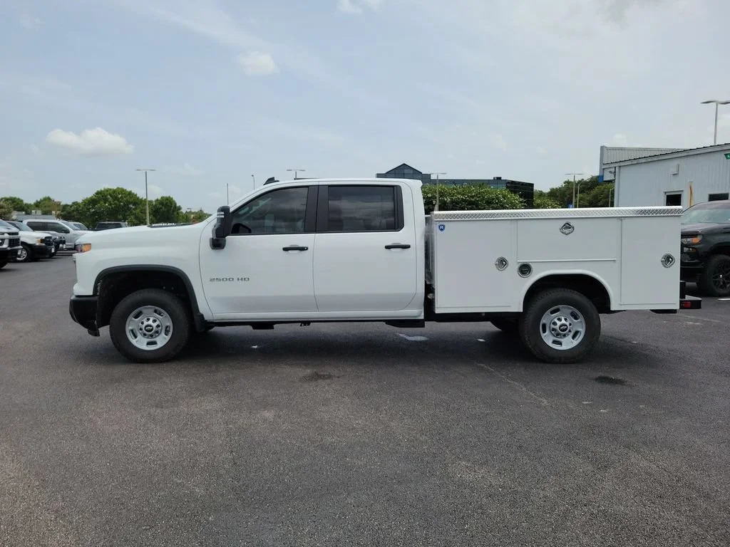 New 2026 Summit White Chevrolet WT image 16