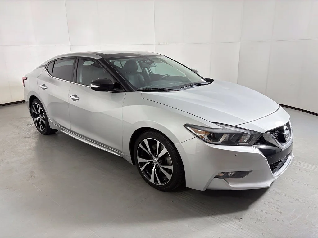 Used 2018 Silver Nissan 3.5 SL image 2