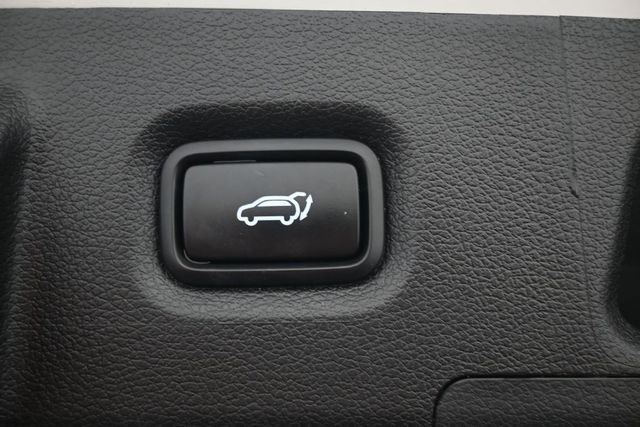 Used 2023 White Hyundai SEL image 29