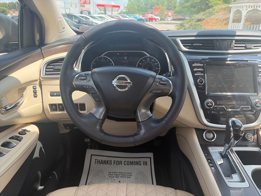 Used 2020 Cayenne Red Metallic Nissan Platinum image 14