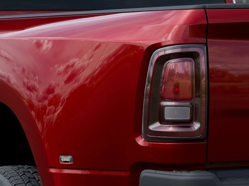 New 2026 Molten Red Pearl-Coat Exterior Paint RAM Tradesman image 35