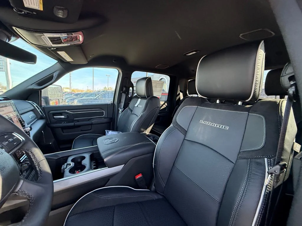 New 2026 Diamond Black Crystal Pearl-Coat Exterior Paint RAM Laramie image 13
