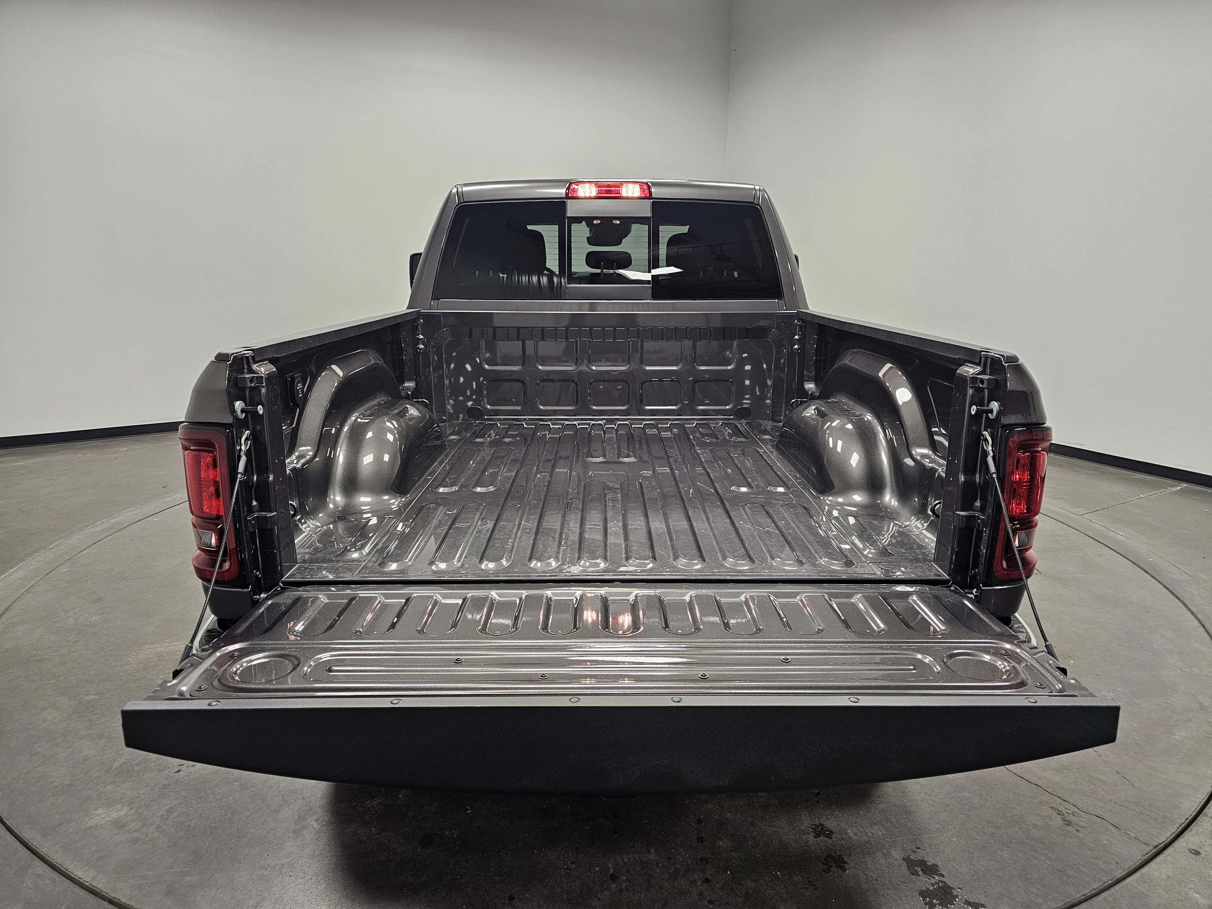 New 2026 Granite Crystal Metallic Clearcoat RAM Tradesman image 13