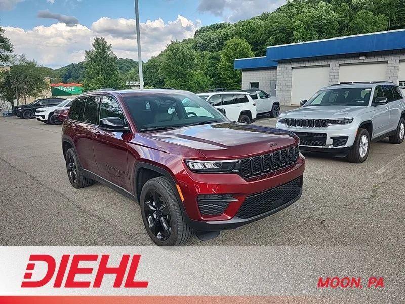 Used 2025 Red Jeep Altitude X image 1