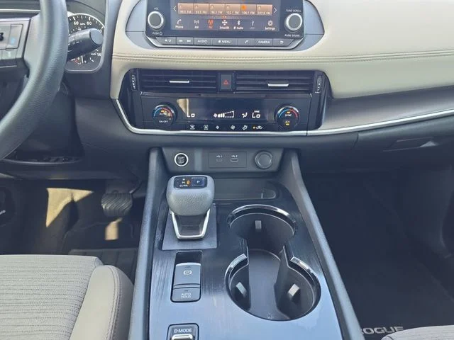 Used 2021 White Nissan SV image 3