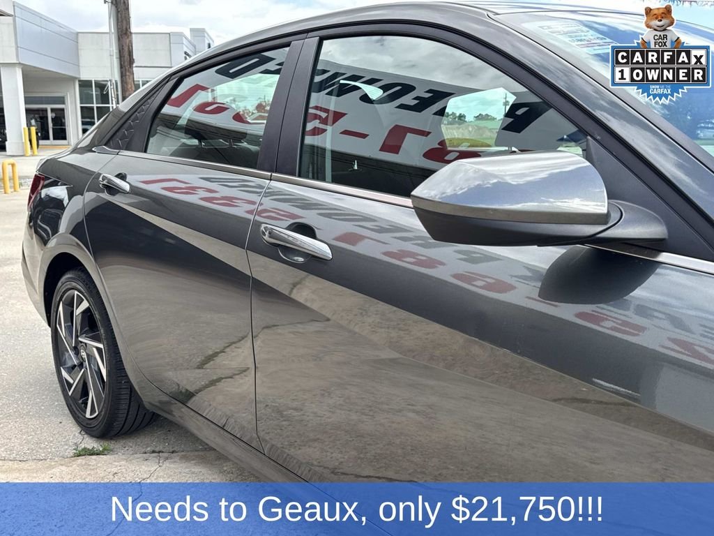 Used 2025 Gray Hyundai SEL Convenience image 17