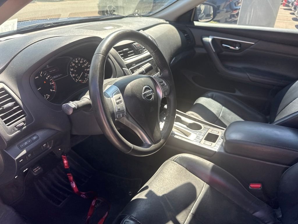 Used 2018 Blue Nissan 2.5 SL image 27