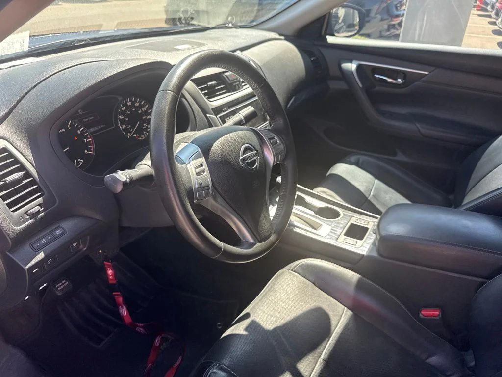 Used 2018 Blue Nissan 2.5 SL image 27
