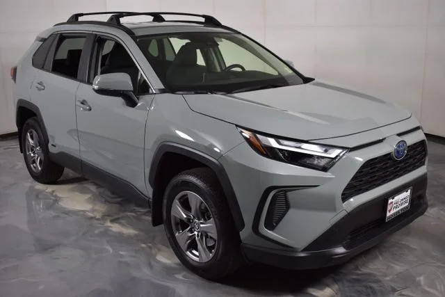 Used 2023  Toyota XLE image 12