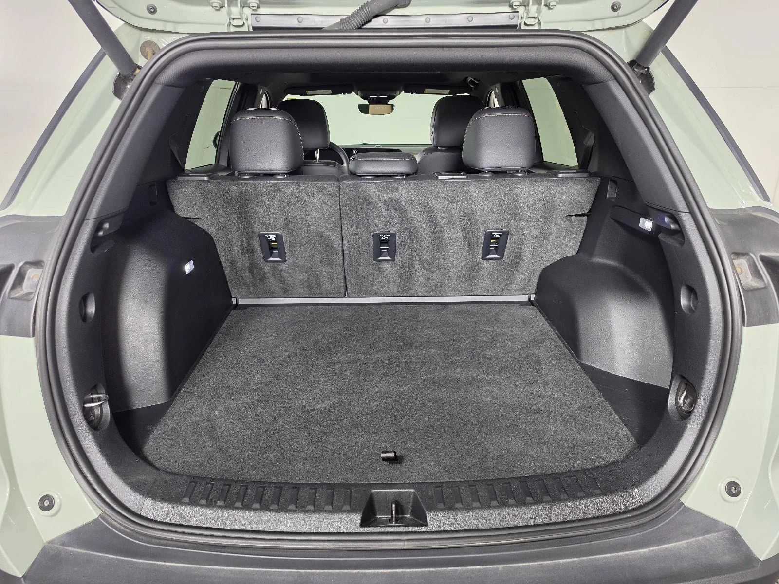 Used 2025 Cacti Green Chevrolet AWD ACTIV image 23
