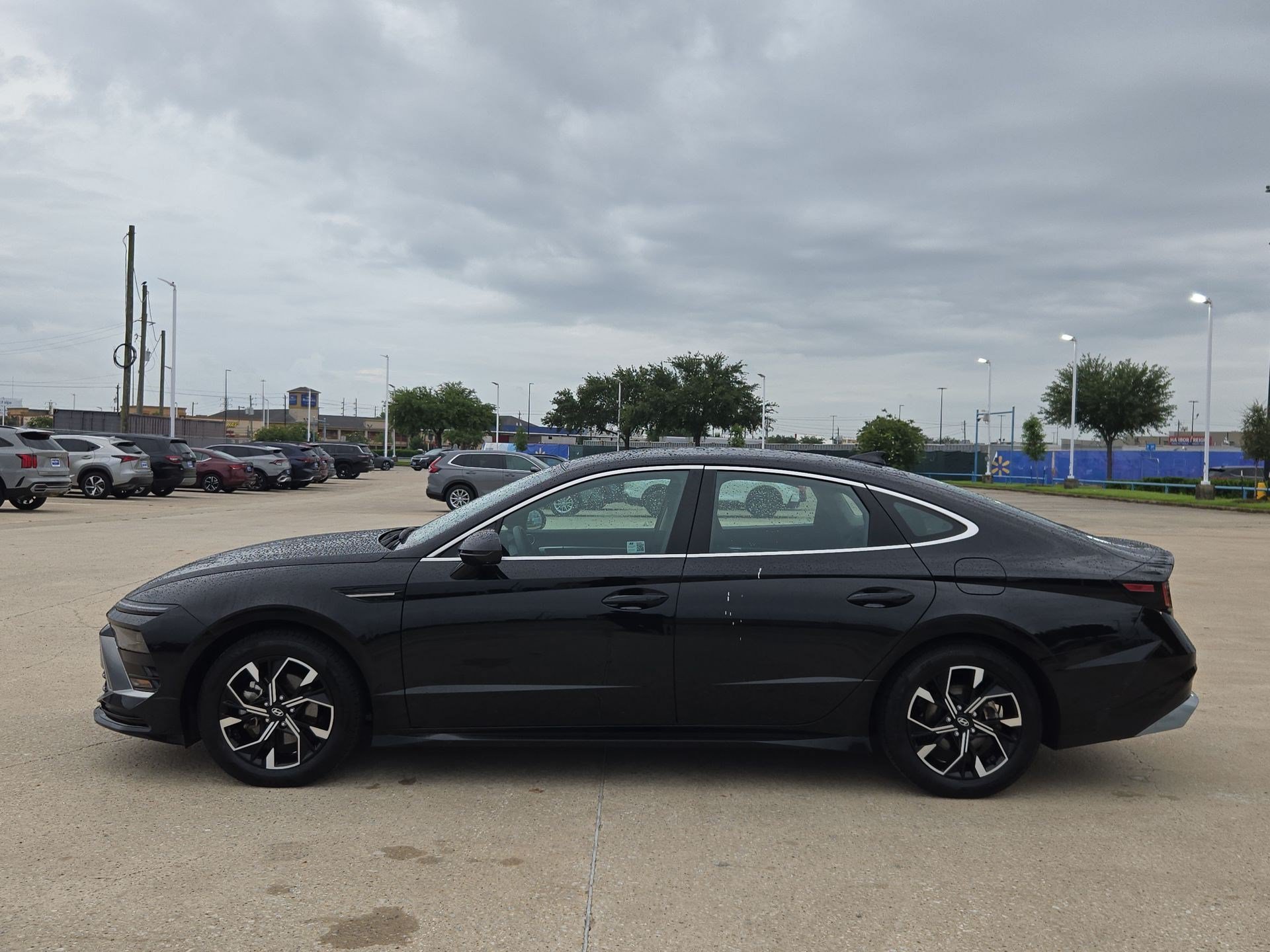 Used 2024 Onyx Black Hyundai SEL image 6