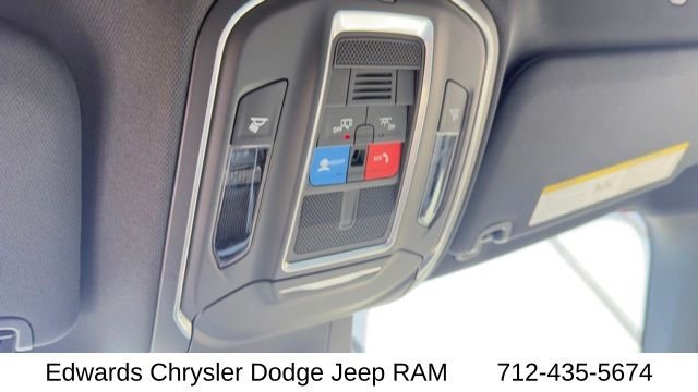 New 2026 Diamond Black Crystal Pearlcoat Jeep Laredo image 21