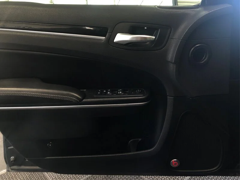 Used 2018 Maximum Steel Metallic Clearcoat Chrysler 300S image 17