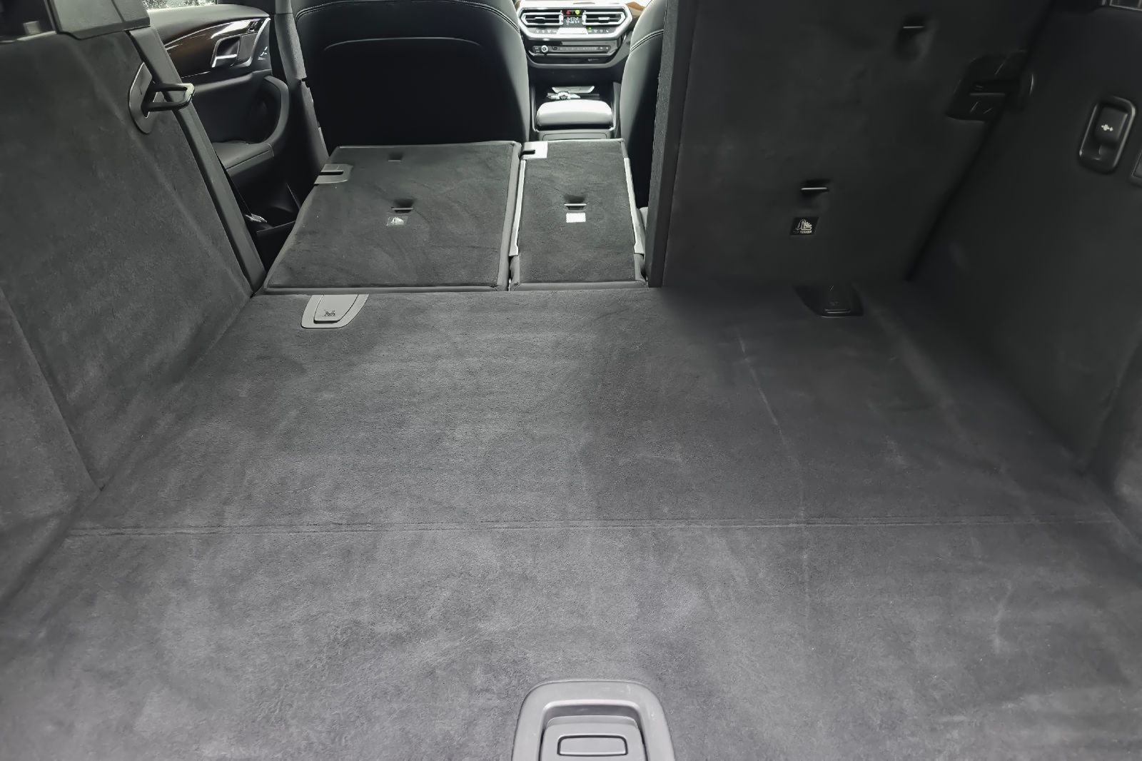 Used 2024  BMW xDrive30i image 14