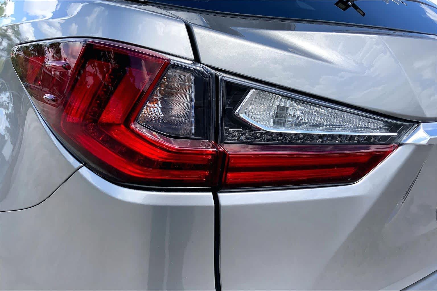 Used 2022 Atomic Silver Lexus  image 28