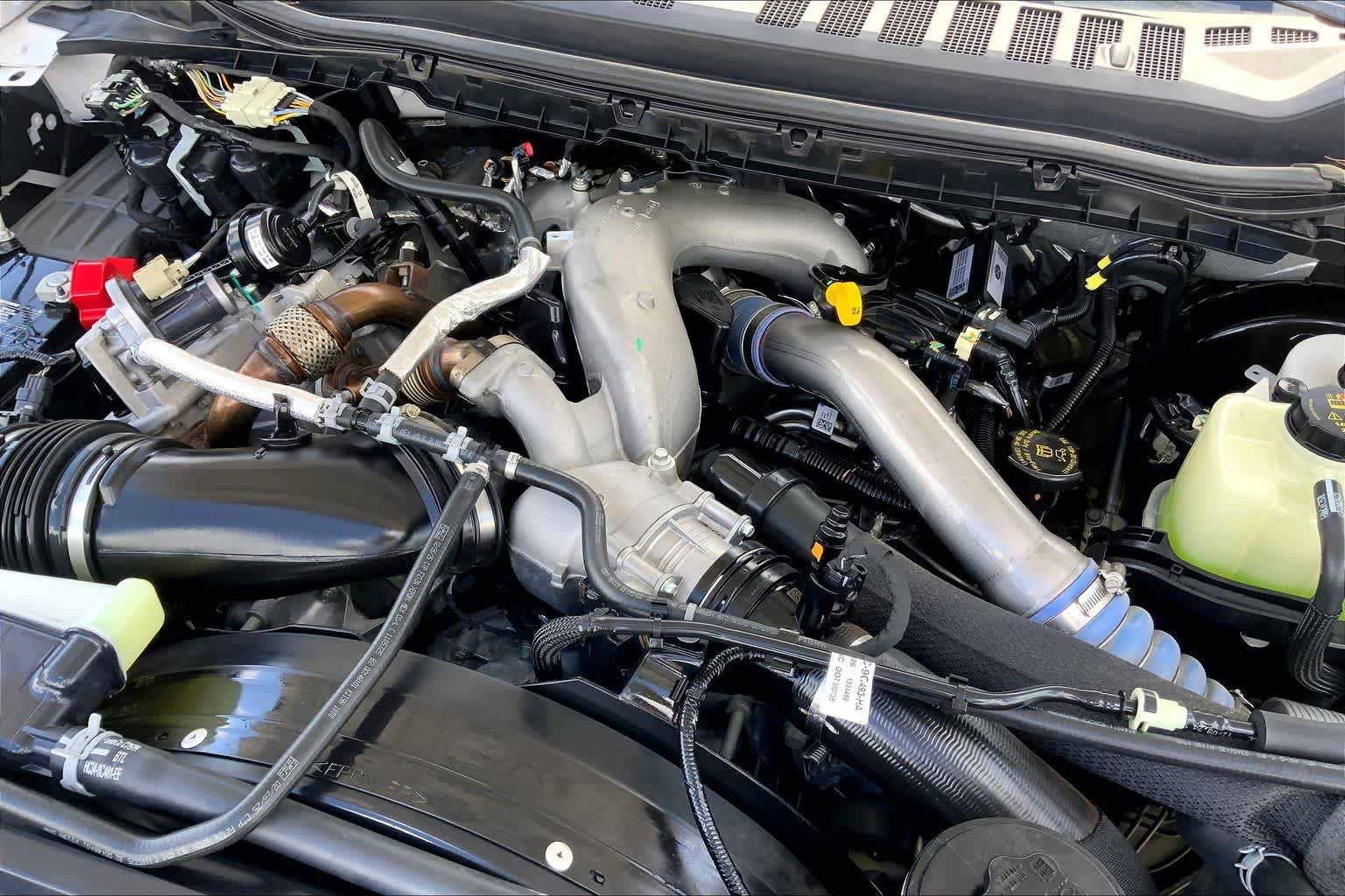 Used 2025 Oxford White Ford F-250 Pickup XL image 30