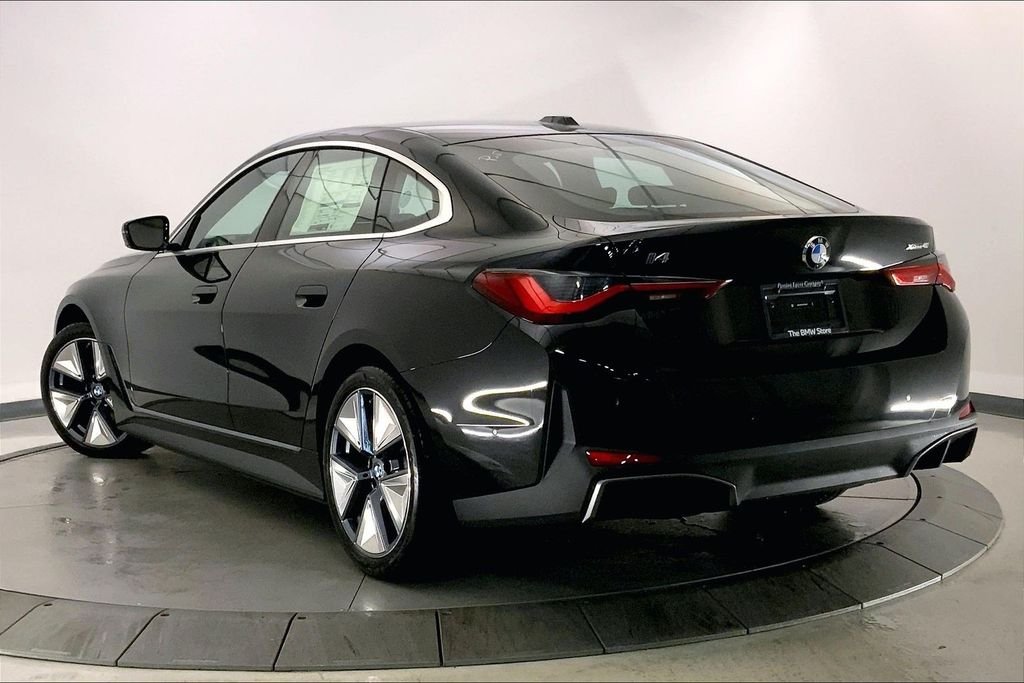 New 2026 Black Sapphire Metallic BMW xDrive40 image 2