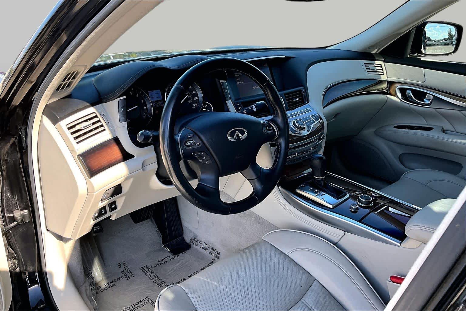 Used 2012 Malbec Black INFINITI  image 15