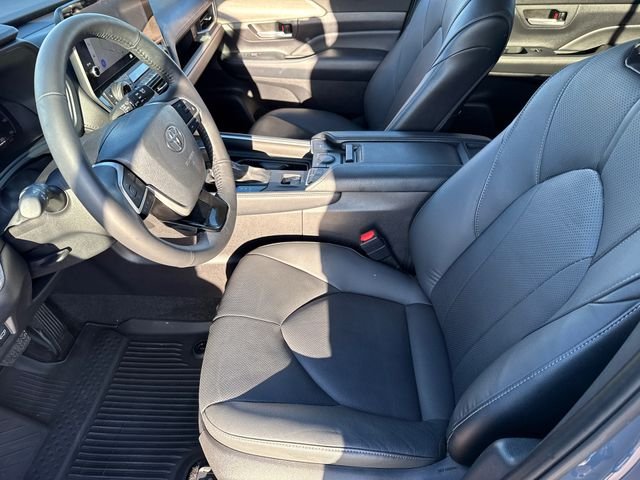 Used 2025 White Toyota Limited image 20